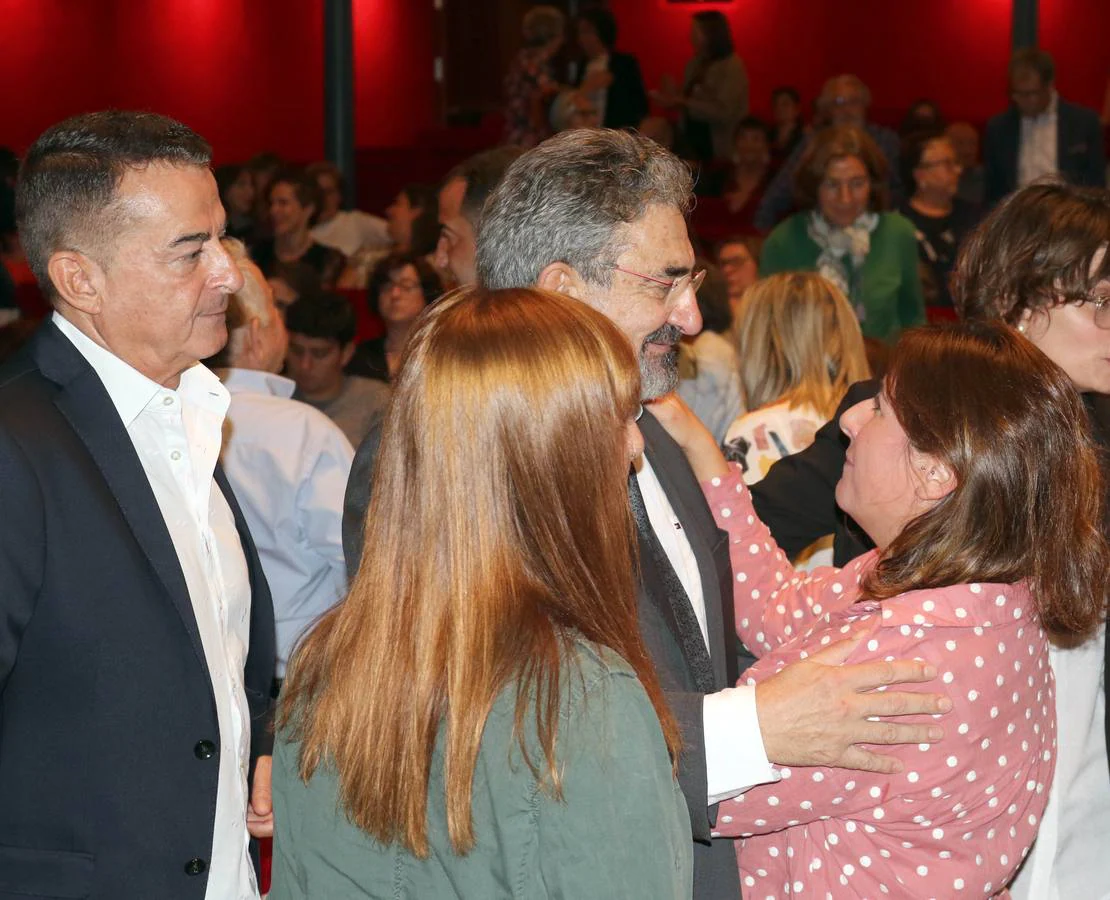 Fotos El Doctor Ángel Santaolaya Ángel Santaolaya Recibe El Primer Premio A La Promoción De Los 7109