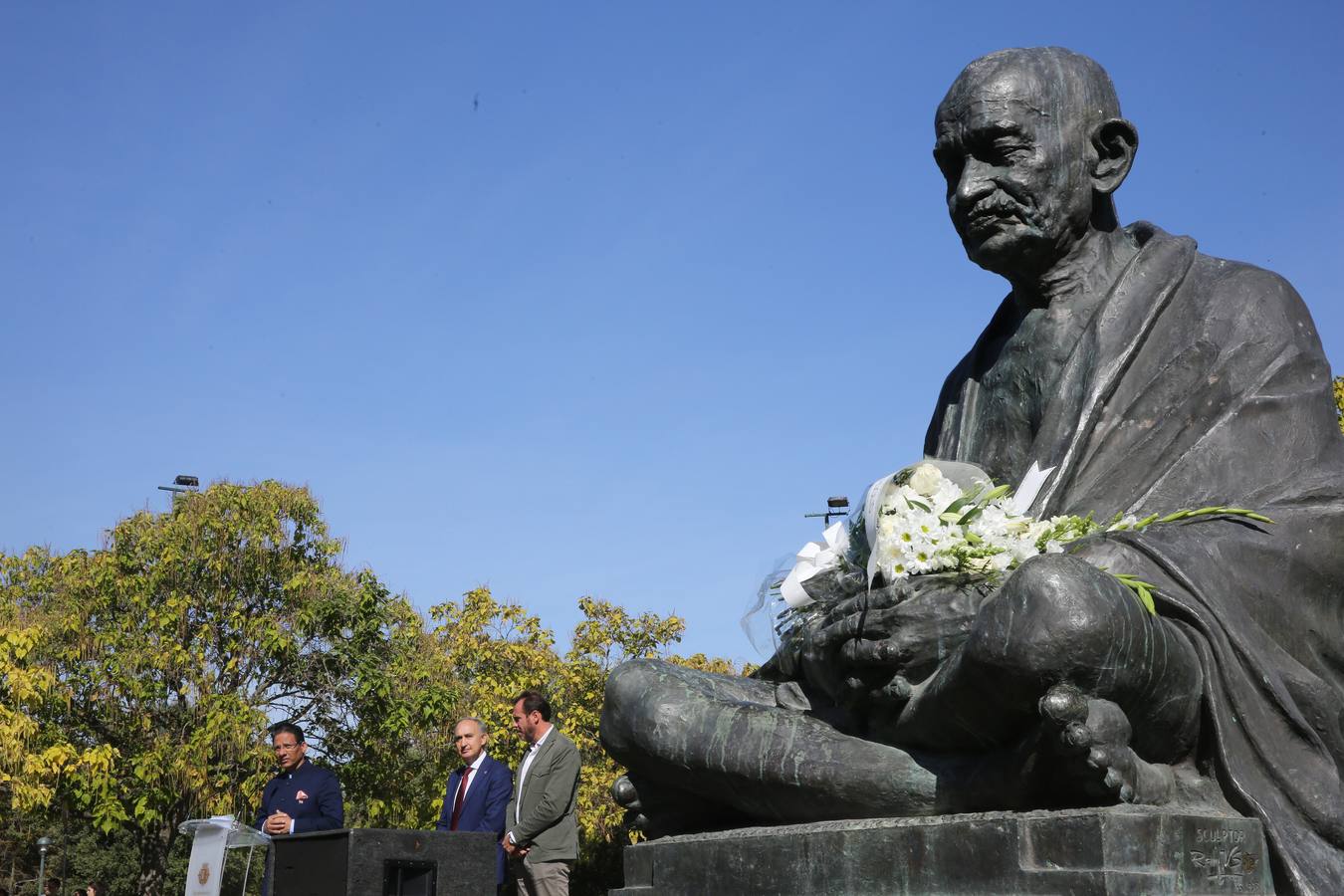 La ciudad se suma hoy miércoles a las celebraciones por el 150 aniversario del nacimiento de Mahatma Gandhi con conciertos, conferencias, danza y hasta un concurso de discursos