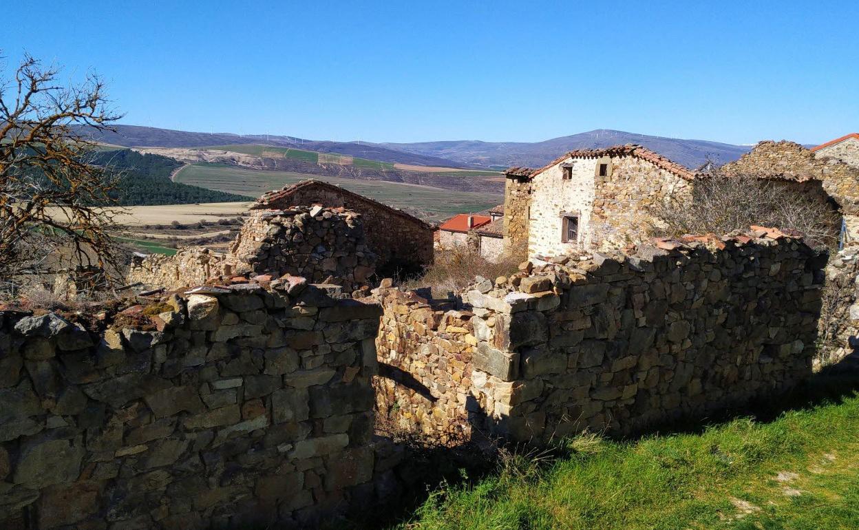 Vista del pueblo castellano de Sarnago, que pertenece a la comarca de Tierras Altas, en la provincia de Soria.