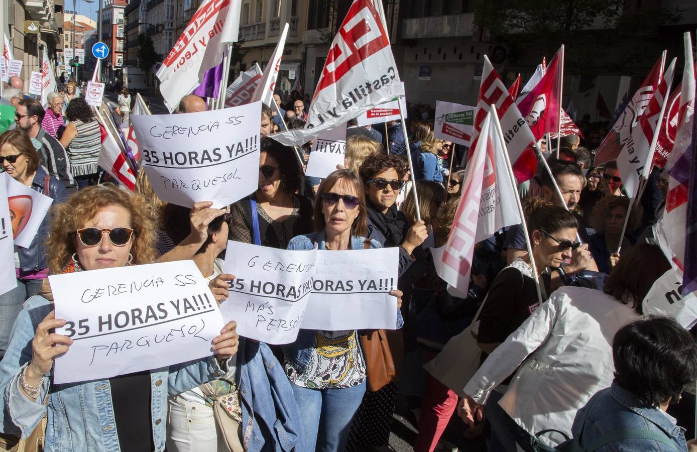 Fotos: Concentración de funcionarios en Valladolid por la jornada semanal de 35 horas