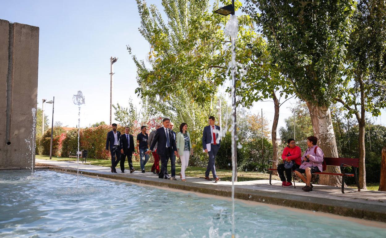El alcalde de Salamanca visitó el remodelado Parque Fluvial. 