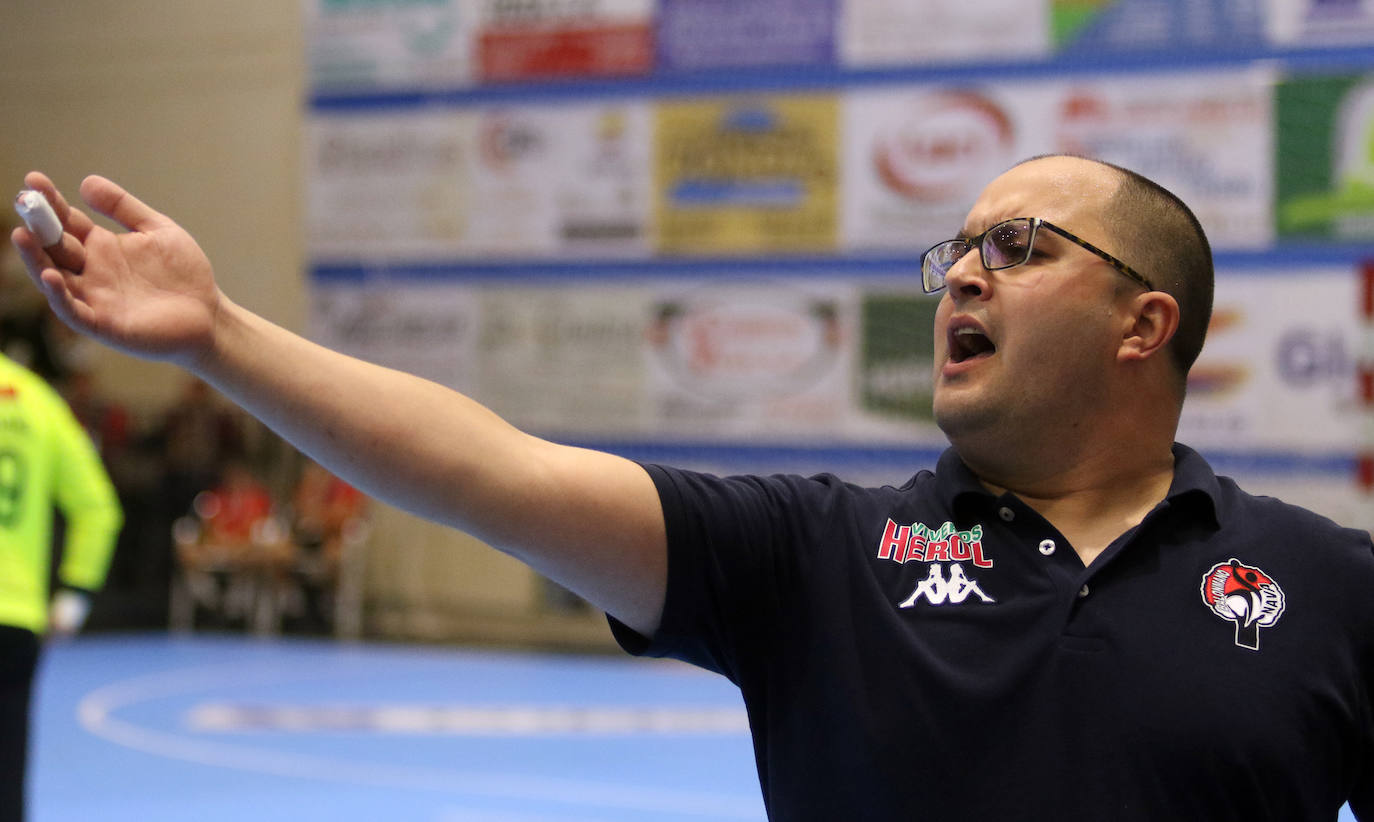 Partido entre el Balonmano Nava y el Logroño 