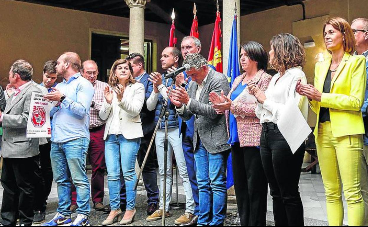 Diputados provinciales y concejales de Segovia en el acto de la Diputación. 