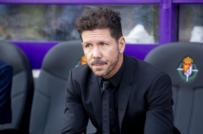 Salisu marca a Morata.