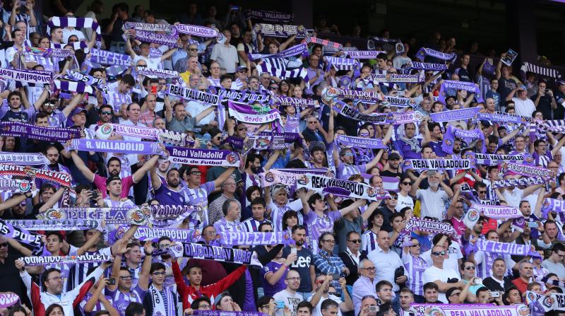 Salisu marca a Morata.