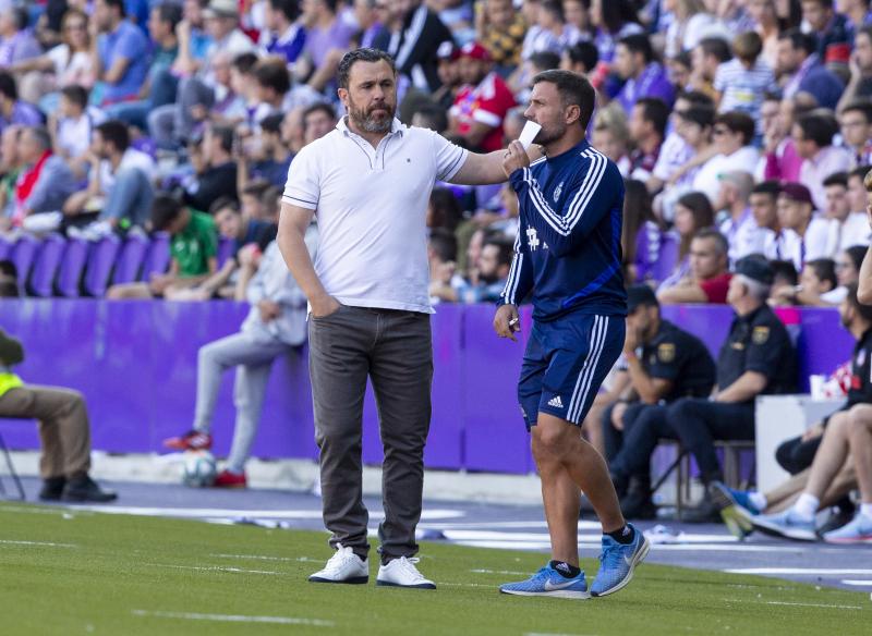 Salisu marca a Morata.