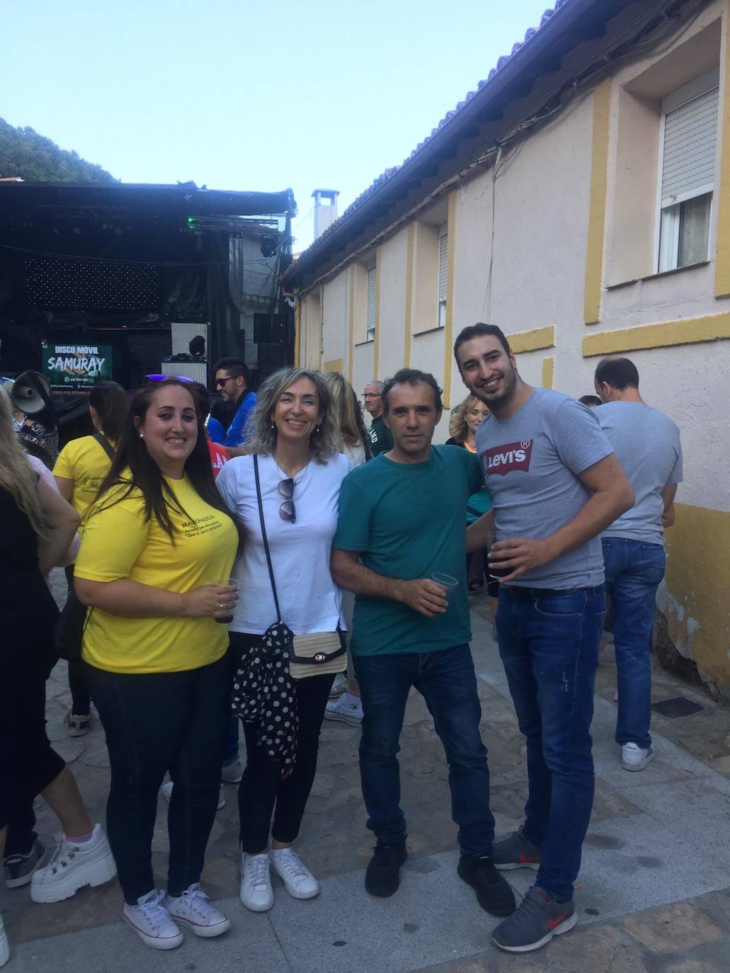 Animado recorrido por las bodegas de Madroñal. 
