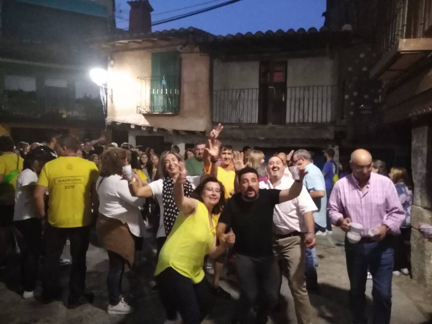 Animado recorrido por las bodegas de Madroñal. 