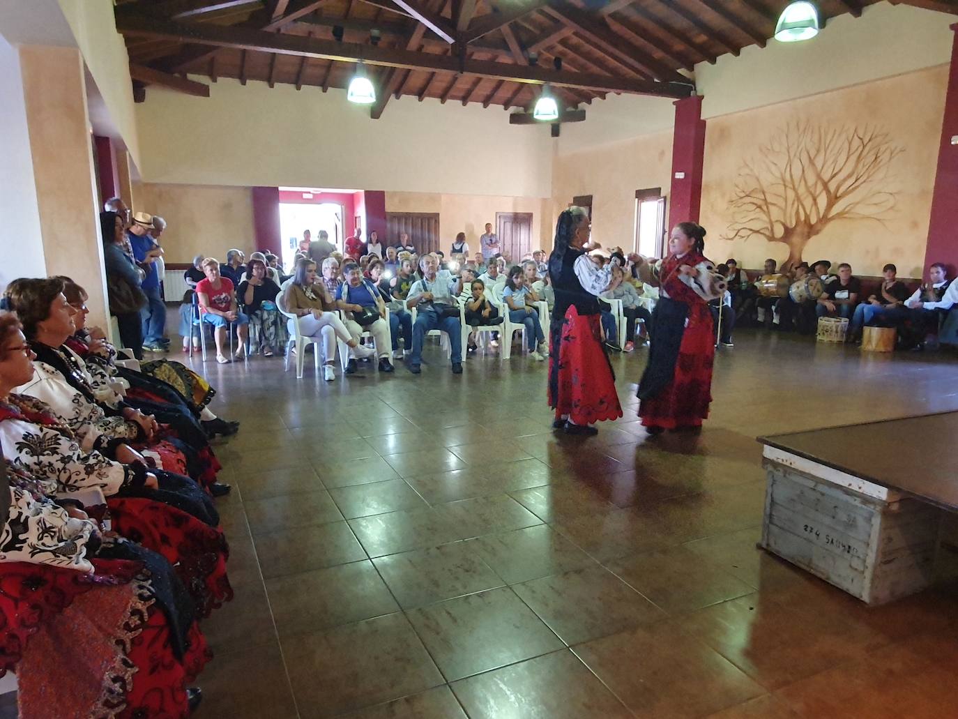 Festival folclórico cierra las fiestas en San Miguel de Valero