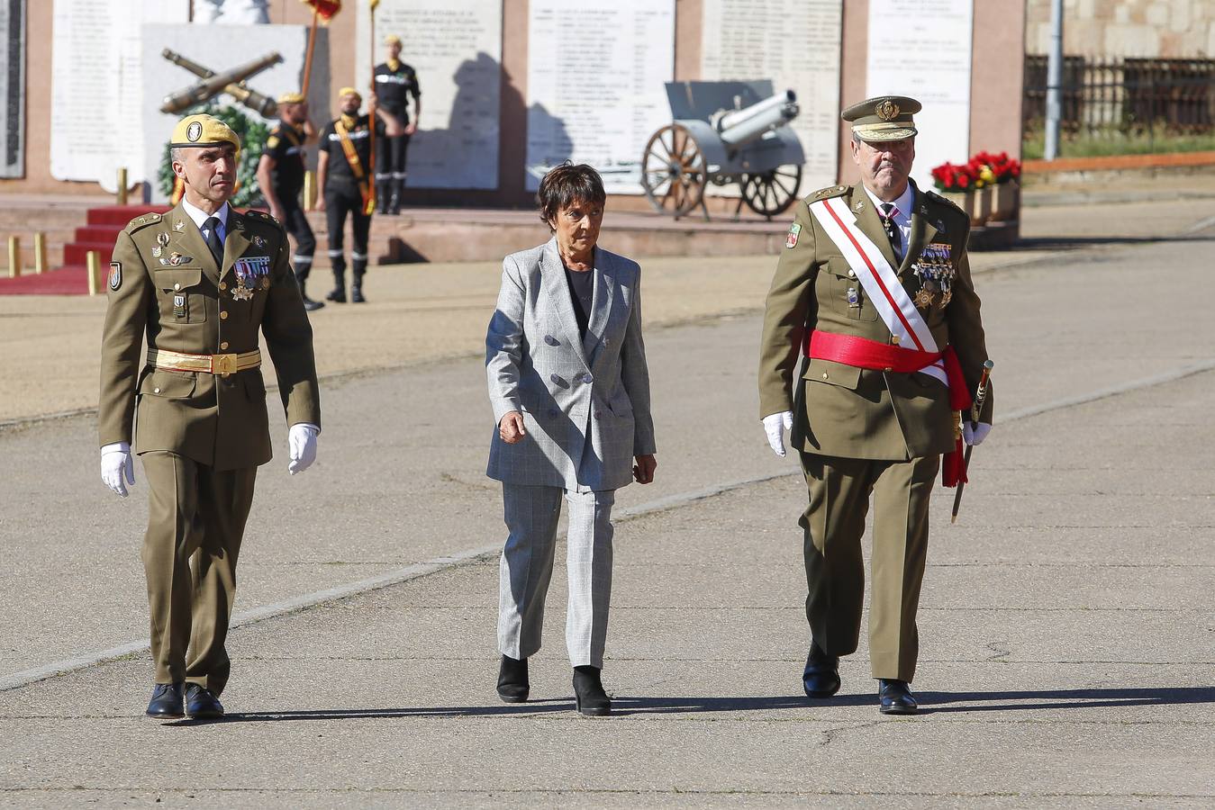 La delegada del Gobierno en Castilla y León, Mercedes Martín, asiste al acto de celebración de la patrona de la Unidad Militar de Emergencias (UME) en Ferral del Bernesga (León).