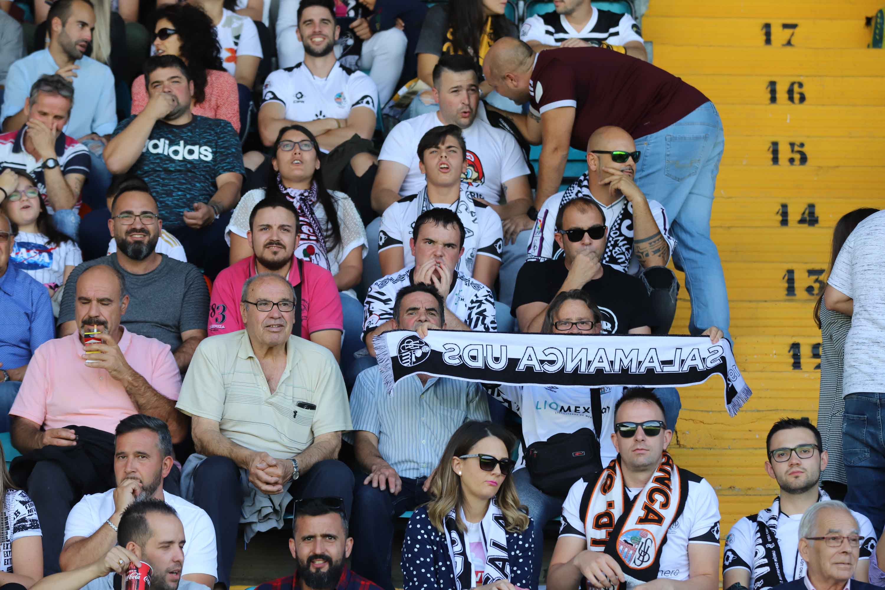 Un polémico gol desnivela el derbi que se llevó el Salamanca CF UDS con dos goles de Gio