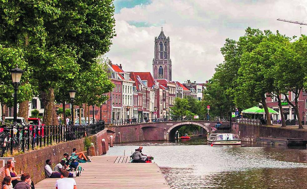 Canal en Utrecht, una de las provincias de los Países Bajos que no son Holanda. 