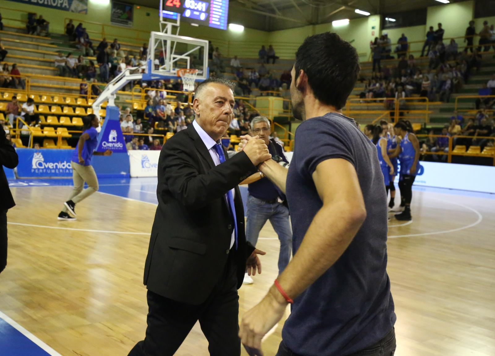 El equipo salmantino sigue invicto al frente de la Liga tras ganar un partido en el que la brasileña se despidió del equipo y de la afición tras rescindir su contrato con el club