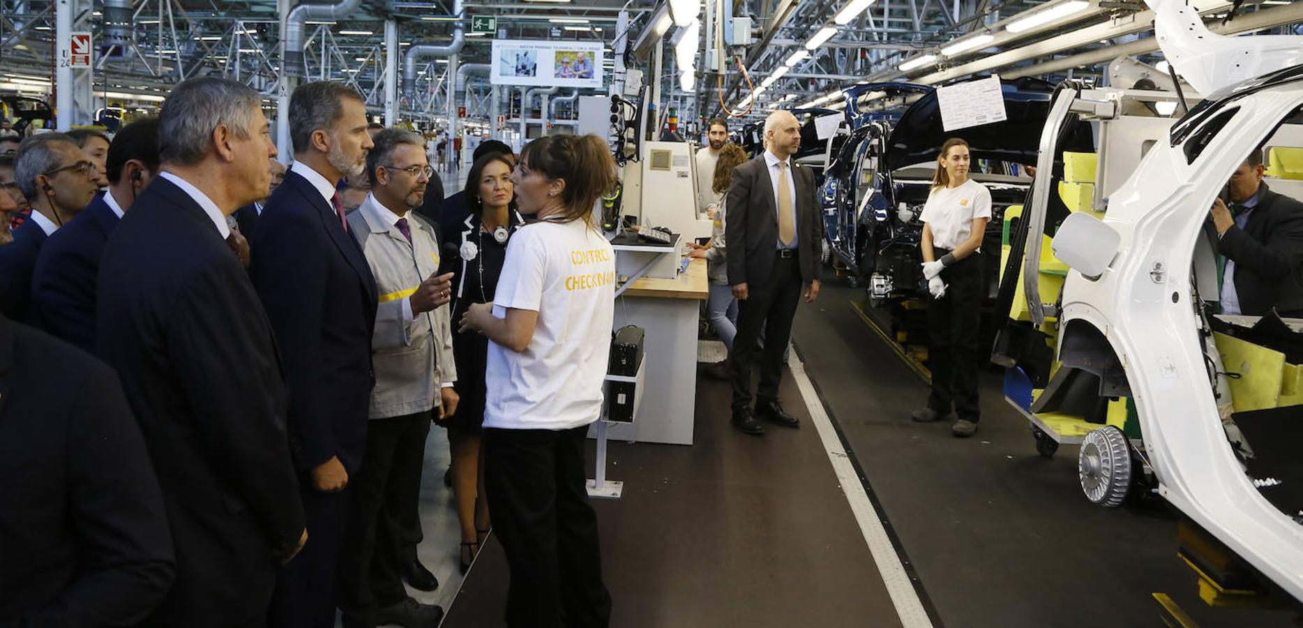 Fotos: El Rey Felipe VI visita la factoría de carrocería y montaje de Renault Valladolid