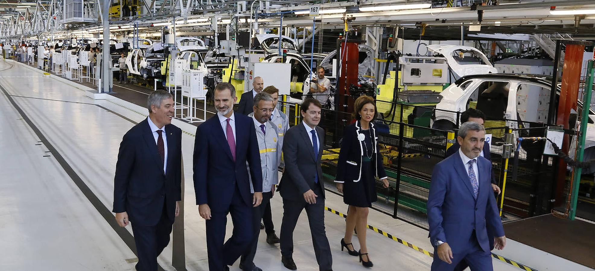Fotos: El Rey Felipe VI visita la factoría de carrocería y montaje de Renault Valladolid