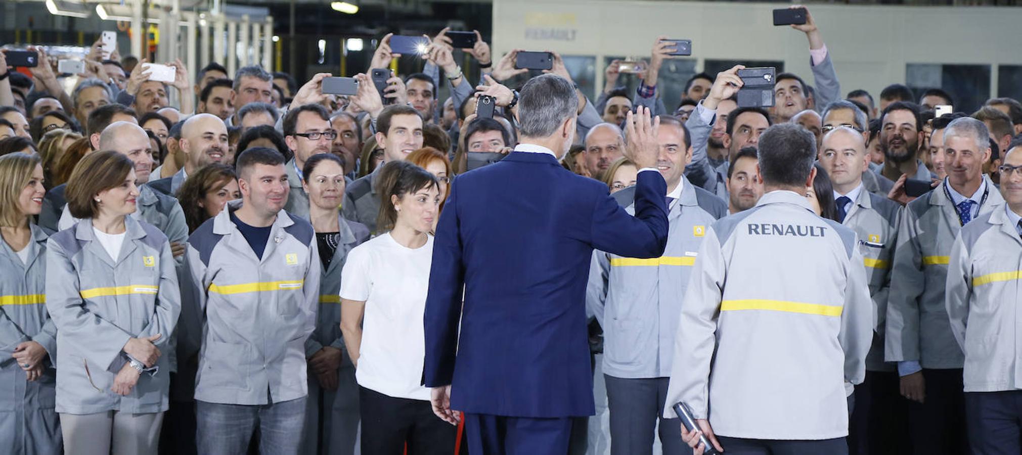 Fotos: El Rey Felipe VI visita la factoría de carrocería y montaje de Renault Valladolid
