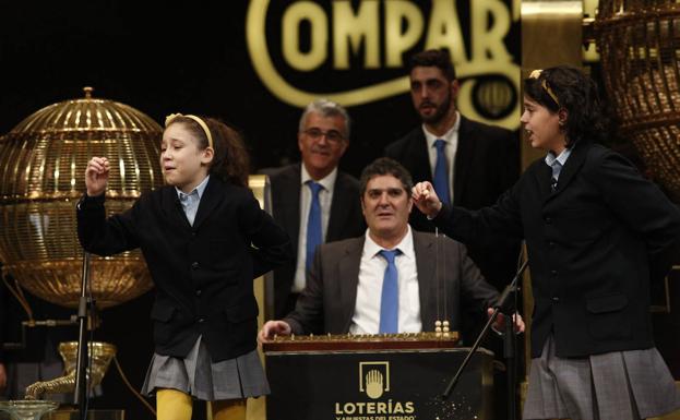 Las niñas de San Ildefonso, cantando el Gordo del Sorteo de la Lotería de Navidad de 2018.