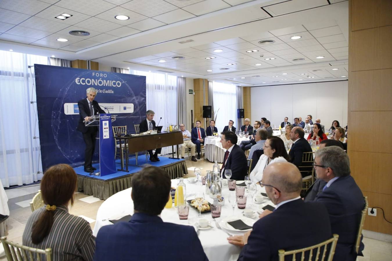 Fotos: Suárez Illana abre el Foro Económico en Salamanca