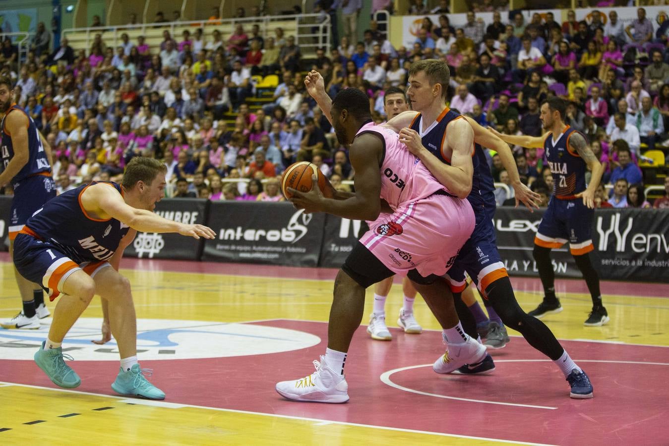 Un parcial de 21-1 en seis minutos le sirve para abrir brecha y deshacerse de un rival muy verde