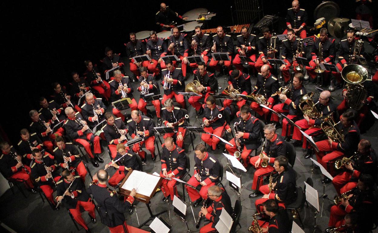 Homenaje del Regimiento de Infantería Inmemorial del Rey a San Frutos en el Juan Bravo en 2018. 