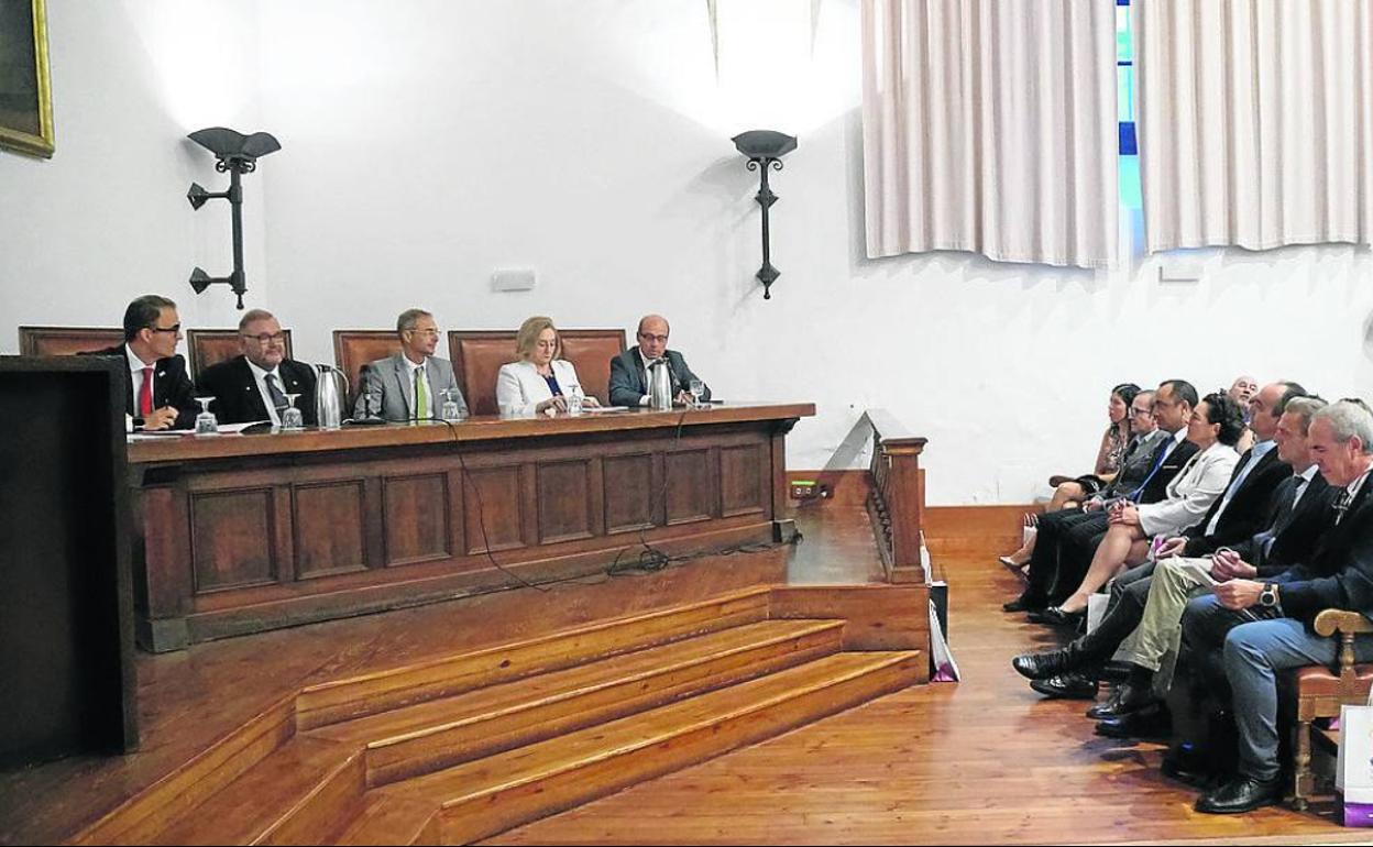 Un momento del acto celebrado ayer en elAula Salinas de la Universidad.