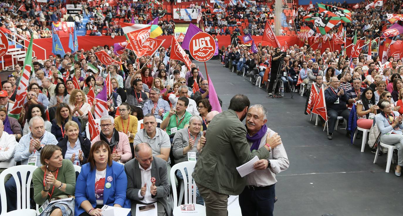 2.400 delegados sindicales de UGT de toda España se dan cita en el Polideportivo Huerta del Rey de Valladolid. 