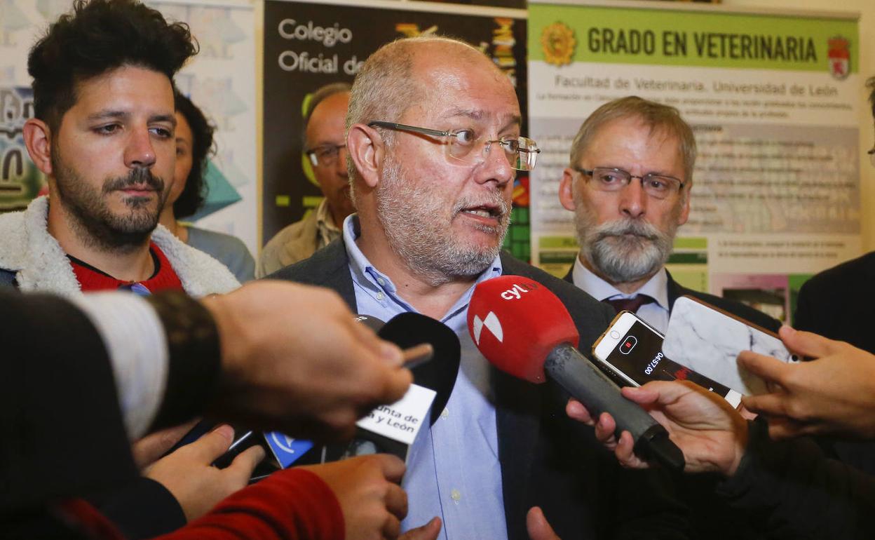 Francisco Igea durante su intervención ante los medios en León. 