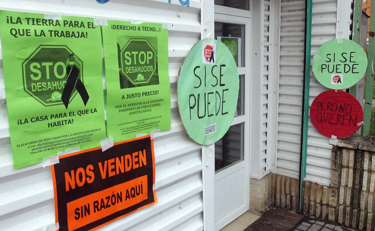 Carteles contra los desahucios. 