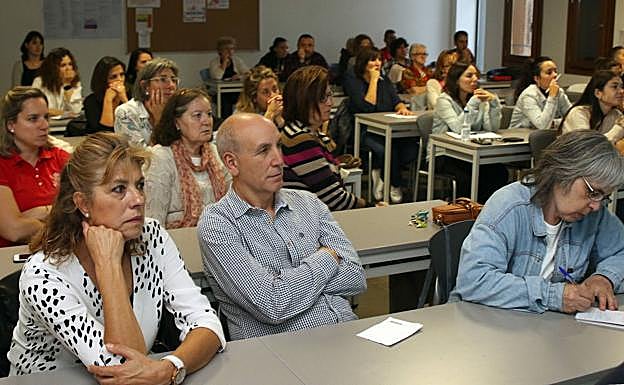 Asistentes a la conferencia de este lunes dentro de la Semana de Alimentación Saludable. 