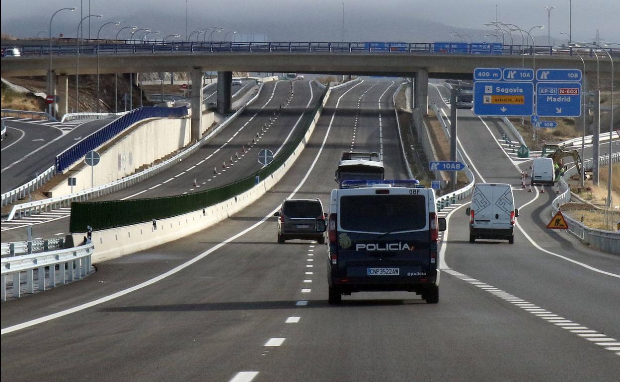 Varios vehículos circulan este martes por la mañana por el tramo desdoblado de la SG-20.