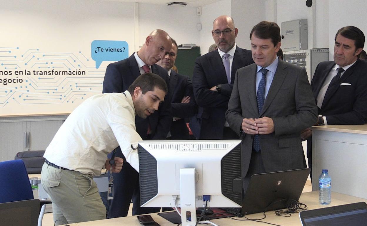 El presidente de la Junta, Alfonso Fernández-Mañueco, durante su intervención.