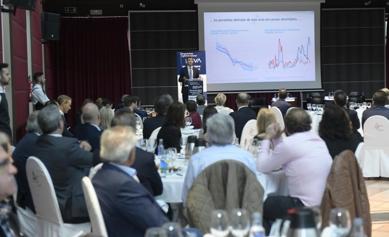 El Norte de Castilla y BBVA han celebrado este miércoles un desayuno informativo cuyo tema central es 'La disrupción digital, una oportunidad para crecer'.