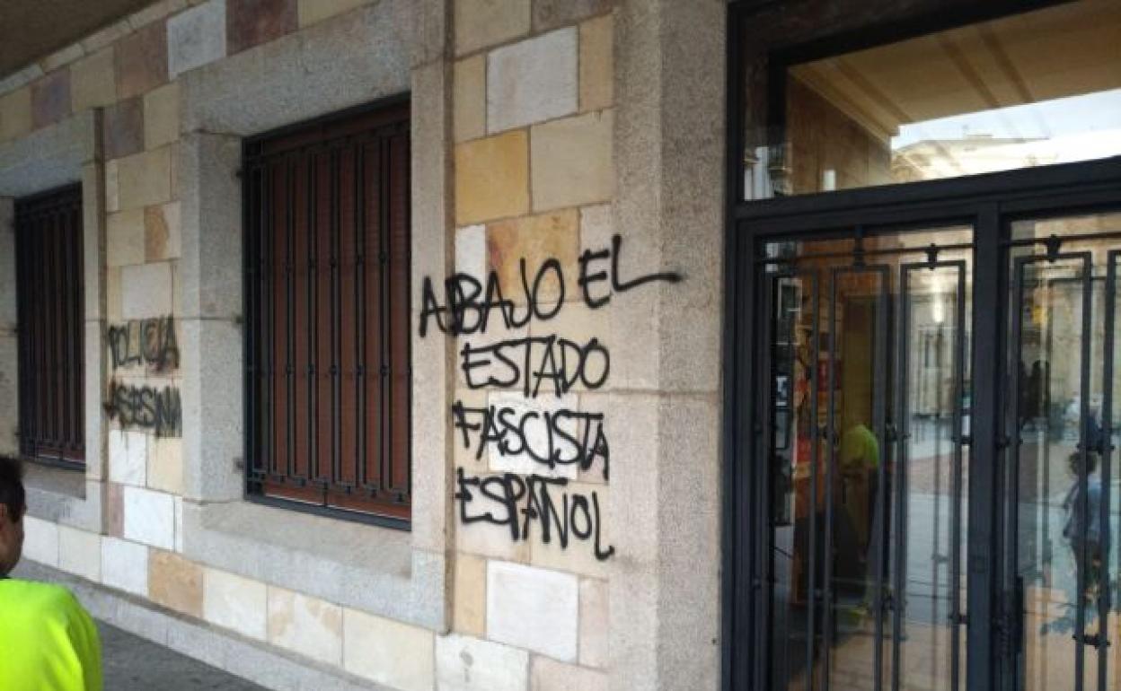 El subdelegado del Gobierno reprueba la aparición de pintadas independentistas en Zamora