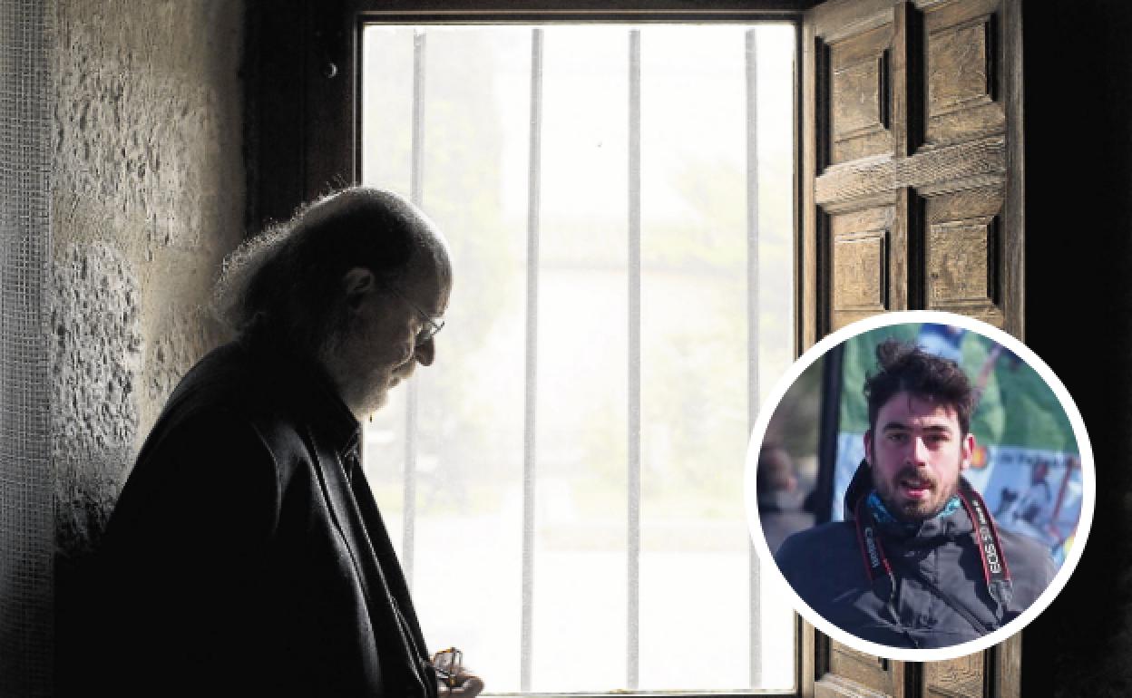 La foto ganadora del premio y el fotógrafo premiado. 