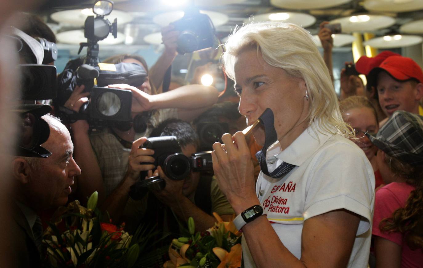 Marta Domínguez, recibida en el aeropuerto de Madrid en 2009 tras ganar el Campeonato del Mundo de Atletismo en Berlín. 