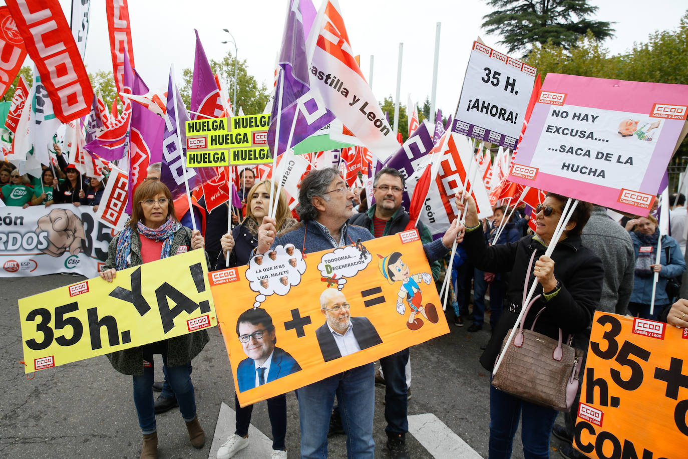Los manifestantes, convocados de forma conjunta por CC OO, UGT y CSIF y detrás de una pancarta en la que se podía leer: 'Cumple tus acuerdos. Junta' recorrieron la plaza de Castilla y León para después concentrarse en la calle Santiago Alba de Valladolid.