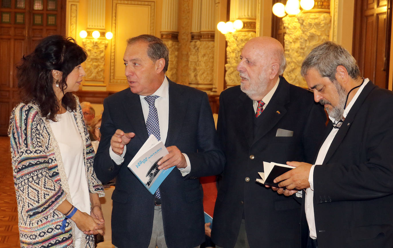 Presentación del libro 'Valladolid y sus ferias' del Periodista José Miguel Ortega, en el Aula de Cultura del Norte de Castilla.