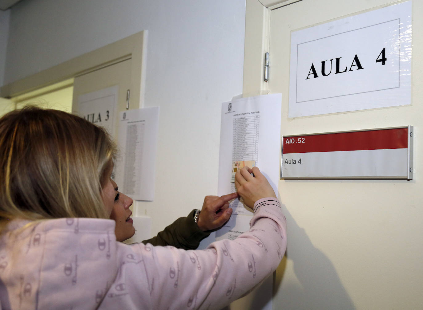 Los aspirantes en La Yutera durante la primera de las pruebas.