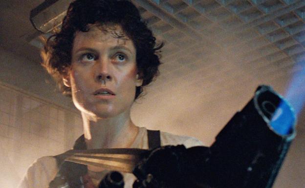 Sigourney Weaver, como la teniente Ripley.