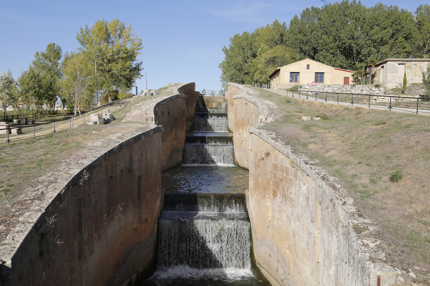 Una de las esclusas del Canal de Castilla, en la localidad de Frómista. 