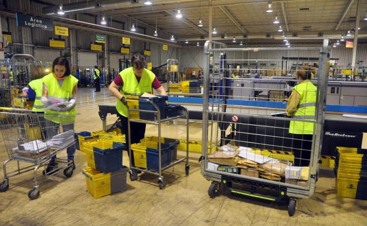 Centro de Tratamiento Automatizado de Correos en el polígono de San Cristóbal. 