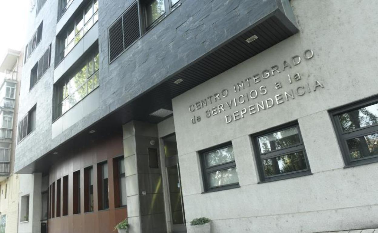 Entrada al Centro de Servicios a la Dependencia, situado en el barrio de La Victoria. 