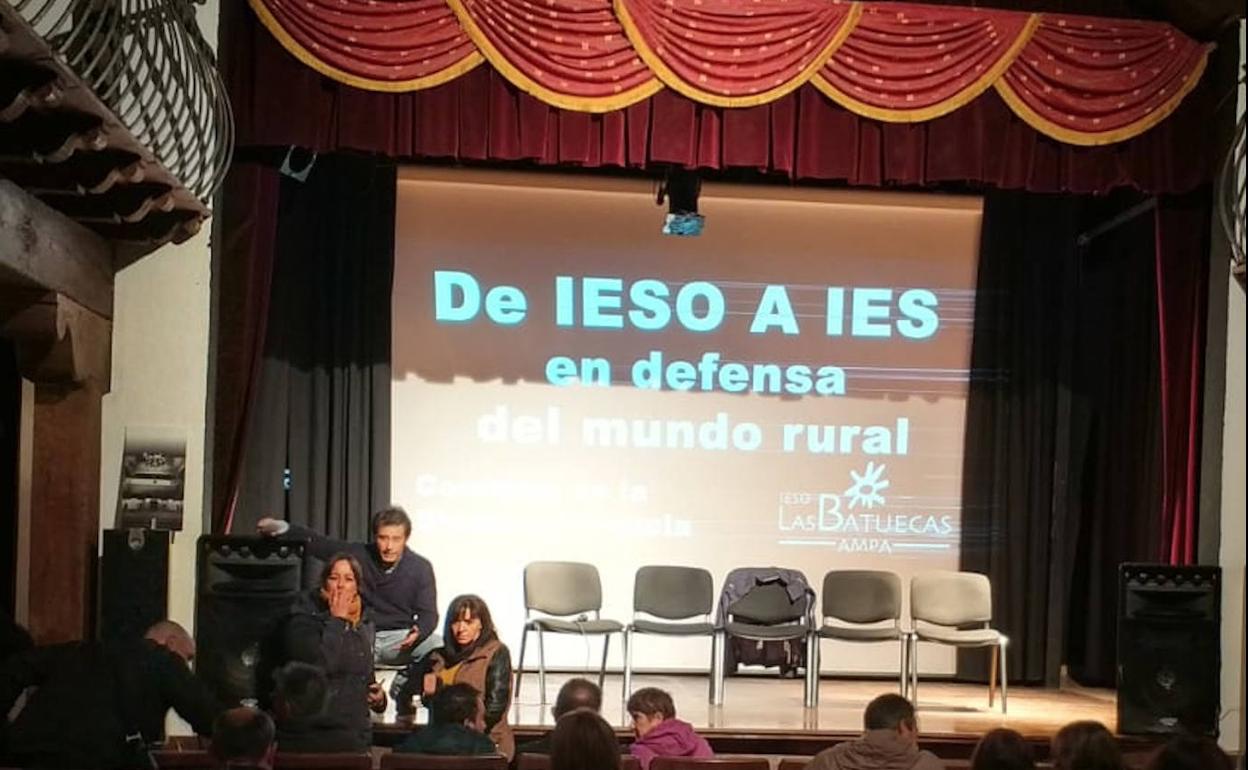 Algunos de los participantes en la reunión del sábado. 