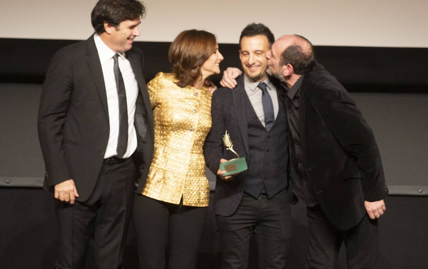 Alejandro Amenábar, Najwa Nimri, Luis San Narciso, Pedro Olea y el director del programa 'El séptimo vicio', Javier Tolentino, reciben el homenaje del festival