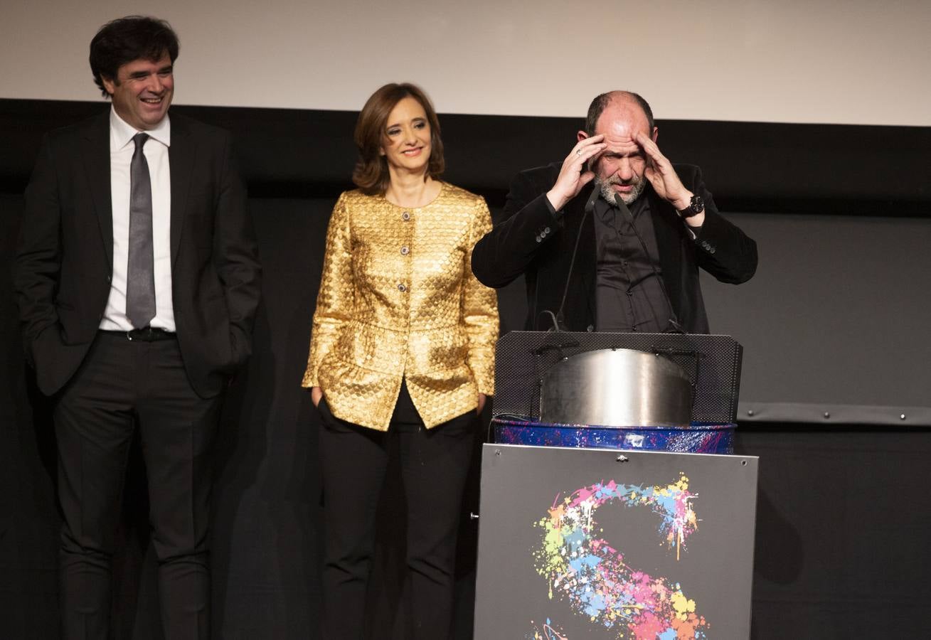 Alejandro Amenábar, Najwa Nimri, Luis San Narciso, Pedro Olea y el director del programa 'El séptimo vicio', Javier Tolentino, reciben el homenaje del festival