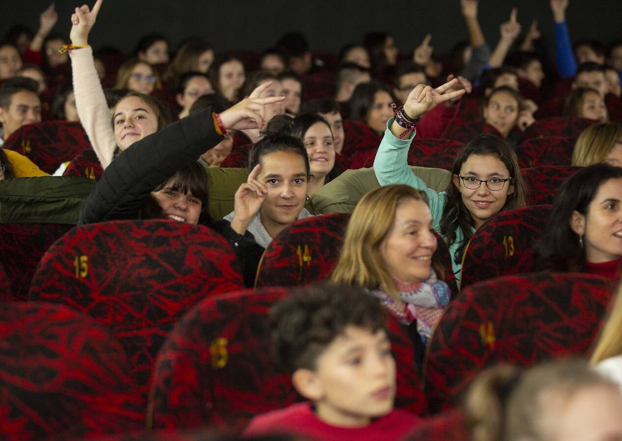 Pase de Seminci Joven: 'Buñuel y el laberinto de las tortugas'. El director Salvador Simó ha presentado la película a adolescentes de varios institutos dentro del ciclo joven de la Semana Internacional de Cine de Valladolid. 