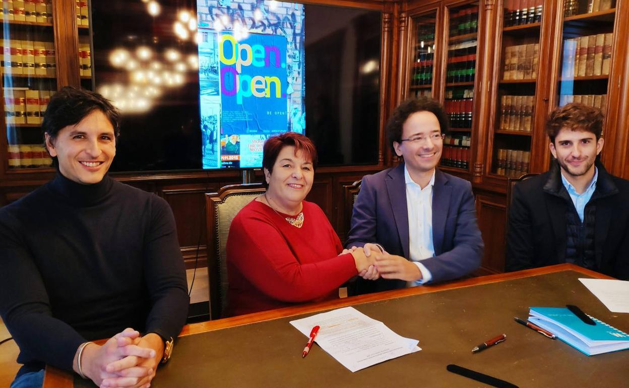 Raúl Díez (i), Clara Luquero, Miguel Arias y Alberto Espinar, en el Ayuntamiento de Segovia