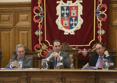 Imagen secundaria 1 - El Ayuntamiento de Palencia reprueba a la presidenta de la Diputación y al exalcalde del PP