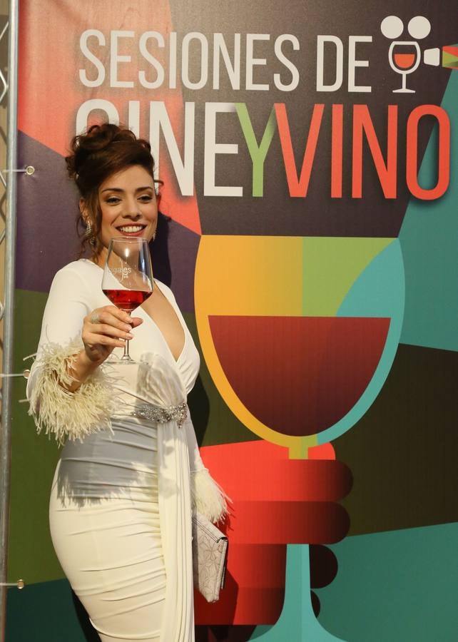 El festival entrega el galardón a la bodega en reconocimiento a su trayectoria desde 1927 como pionera de la Ribera del Fuero | La gala fue presentada por la actriz Ana Arias