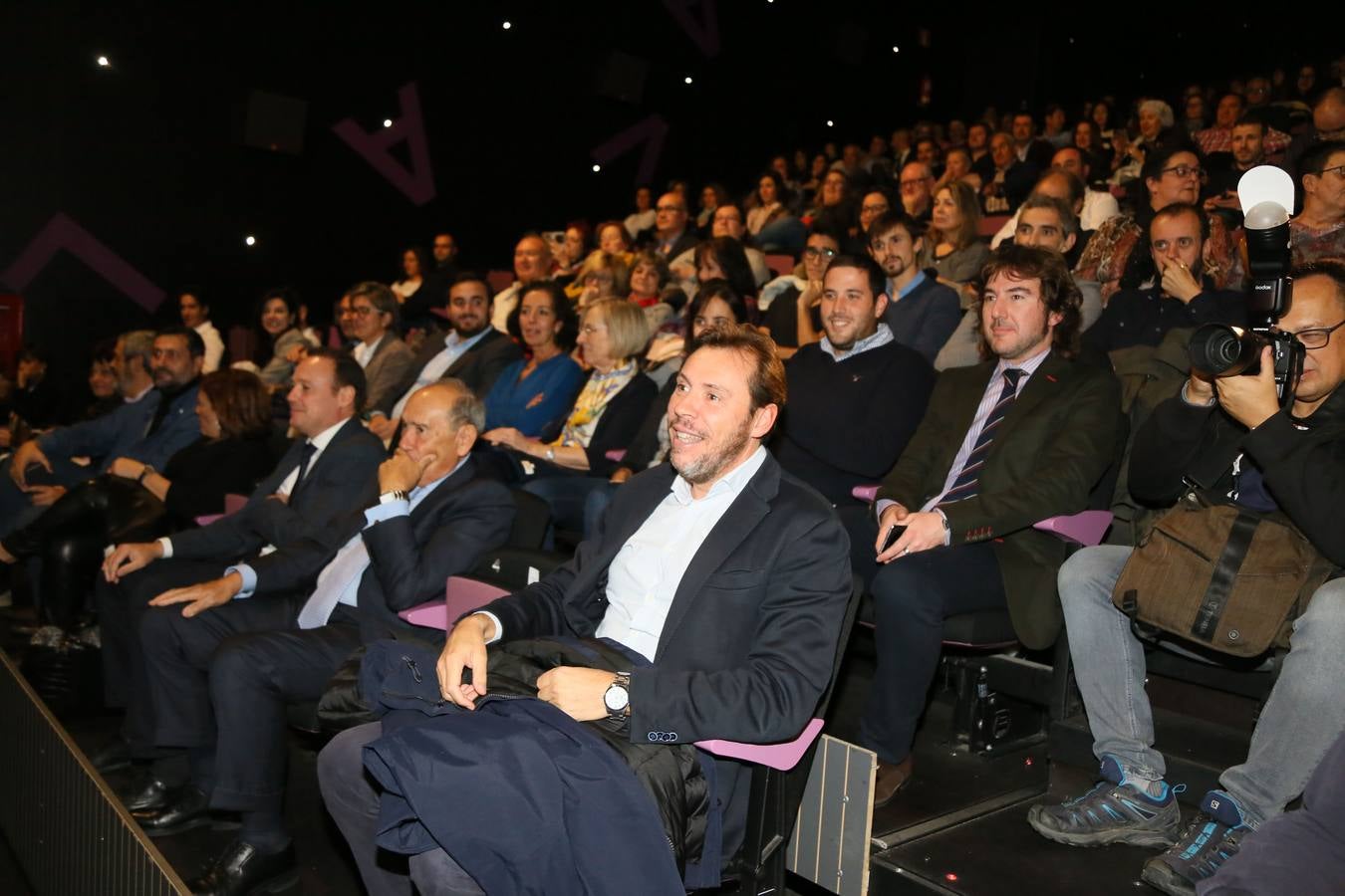 El festival entrega el galardón a la bodega en reconocimiento a su trayectoria desde 1927 como pionera de la Ribera del Fuero | La gala fue presentada por la actriz Ana Arias